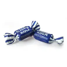 Kolafabriken Bl&aring;b&auml;rskola 1.3kg &ndash; Coopers Candy